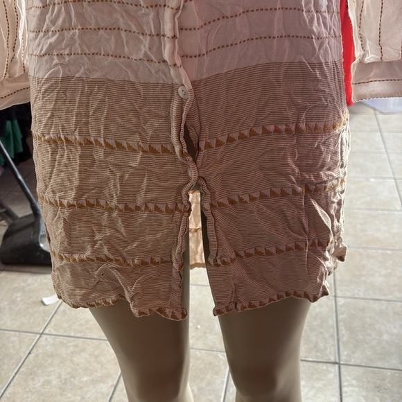 Women's Pink Button-Up Top - Picture 4 of 8